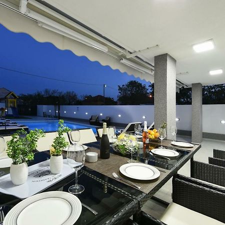 Villa Mare - With Heated Pool Zadar Bagian luar foto