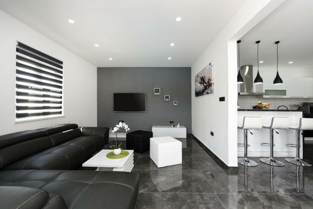 Villa Mare - With Heated Pool Zadar Bagian luar foto