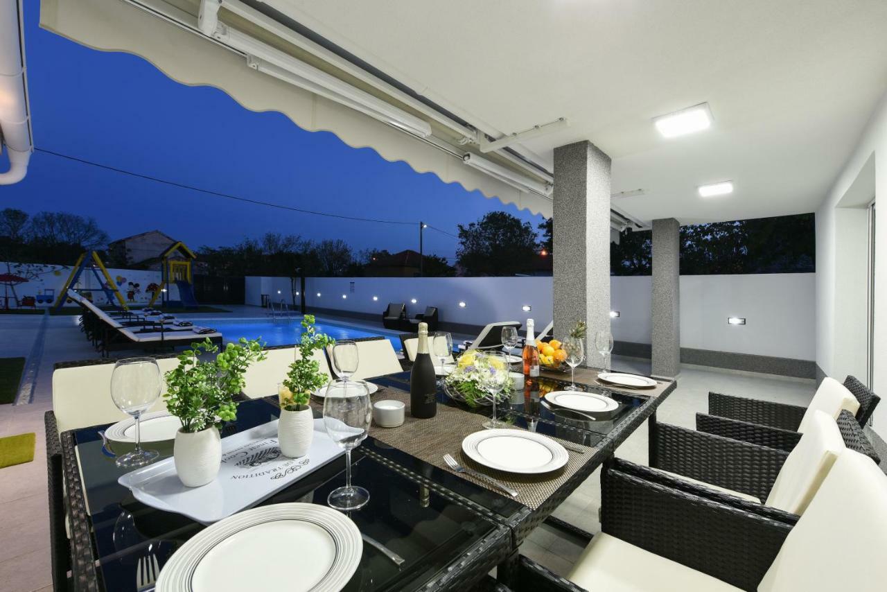 Villa Mare - With Heated Pool Zadar Bagian luar foto