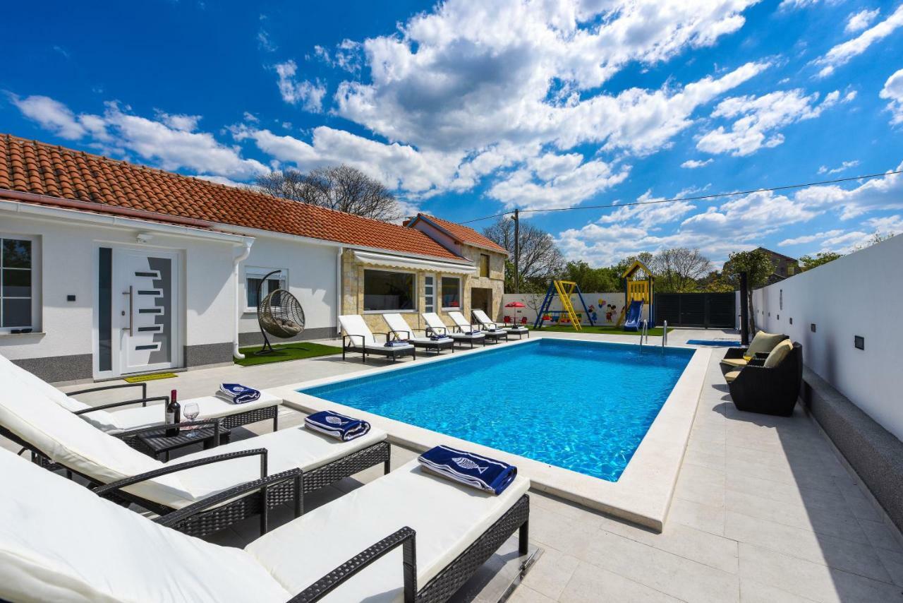 Villa Mare - With Heated Pool Zadar Bagian luar foto