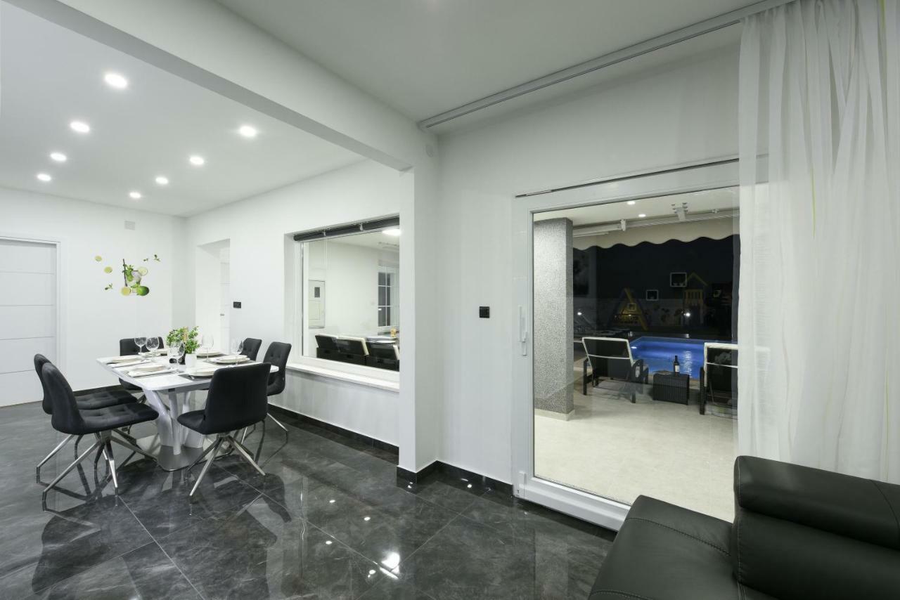Villa Mare - With Heated Pool Zadar Bagian luar foto