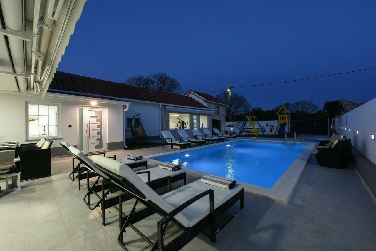 Villa Mare - With Heated Pool Zadar Bagian luar foto