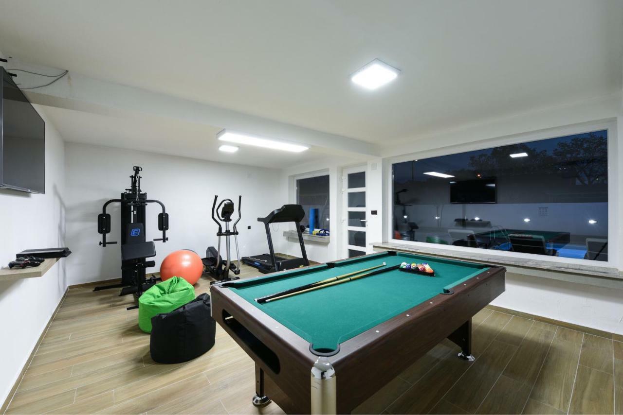 Villa Mare - With Heated Pool Zadar Bagian luar foto